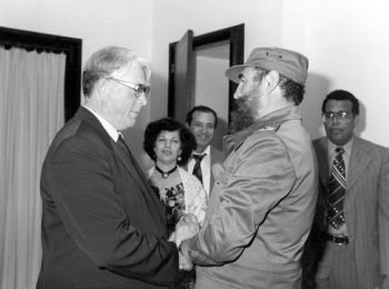 Встреча Петра Бургасова (слева) с Фиделем Кастро