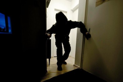 В Севастополе трое местных жителей избили и ограбили сонных строителей