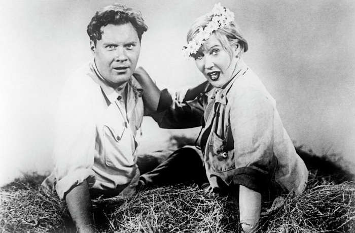 Андрей Тутышкин и Любовь Орлова в х/ф *Волга-Волга* Андрей Тутышкин и Любовь Орлова в х/ф *Волга-Волга*