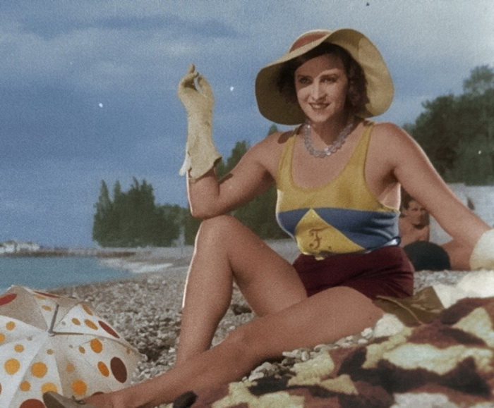 Мария Стрелкова. Кадр из х/ф *Веселые ребята* Мария Стрелкова. Кадр из х/ф *Веселые ребята*