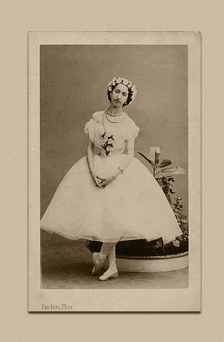 Открытка с изображением Эммы Ливри