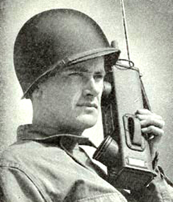 Связь для военных была жизненно необходима. Связь для военных была жизненно необходима.