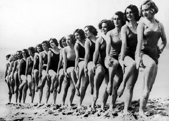 Среди молодежи были очень популярны вечера, которые проводились на пляжах. Среди молодежи были очень популярны вечера, которые проводились на пляжах.