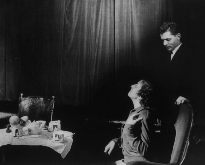 Уроки манер в Школе-студии МХАТа. СССР, Москва, 1955 год. Уроки манер в Школе-студии МХАТа. СССР, Москва, 1955 год.