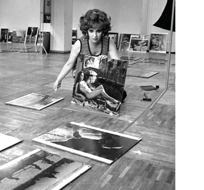 Портрет Джины Лоллобриджиды. 1973 г. Актриса демонстрирует свои фотоработы на VIII Московском кинофестивале Портрет Джины Лоллобриджиды. 1973 г. Актриса демонстрирует свои фотоработы на VIII Московском кинофестивале