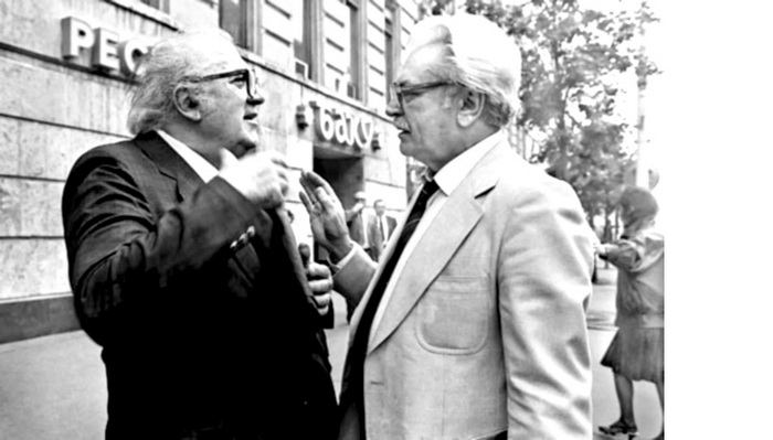 Сергей Бондарчук и Федерико Феллини. 1987 г. Режиссеры беседуют во время XV Московского кинофестиваля Сергей Бондарчук и Федерико Феллини. 1987 г. Режиссеры беседуют во время XV Московского кинофестиваля