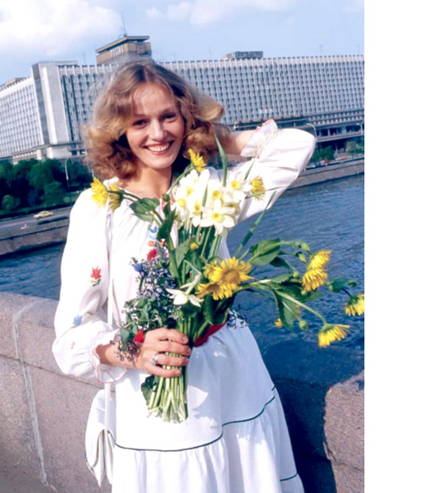 Наталья Андрейченко на фоне к/з Россия Наталья Андрейченко на фоне к/з Россия