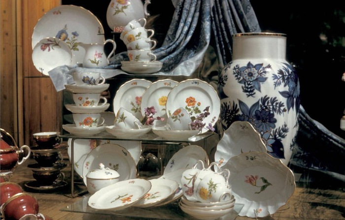 На витрине одного из магазинов. СССР, Москва, 1959 год. На витрине одного из магазинов. СССР, Москва, 1959 год.