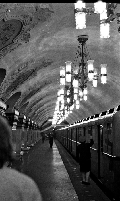 Осторожно, двери закрываются. Осторожно, двери закрываются.