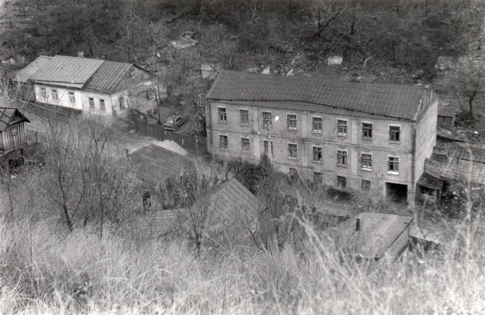Здания, находящиеся в аварийном состоянии. Киев, улица Петровская, 1981 год. Здания, находящиеся в аварийном состоянии. Киев, улица Петровская, 1981 год.