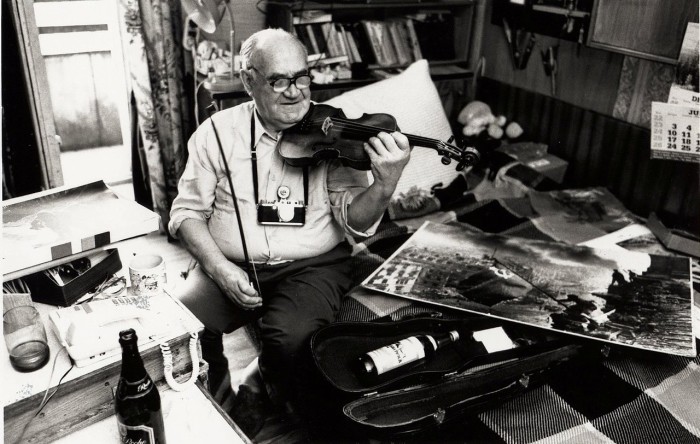 Военный фотокорреспондент Евгений Халдей. Россия, Москва, 1996 год. Военный фотокорреспондент Евгений Халдей. Россия, Москва, 1996 год.