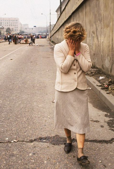 Во время Августовского путча. СССР, Москва, 1991 год. Во время Августовского путча. СССР, Москва, 1991 год.