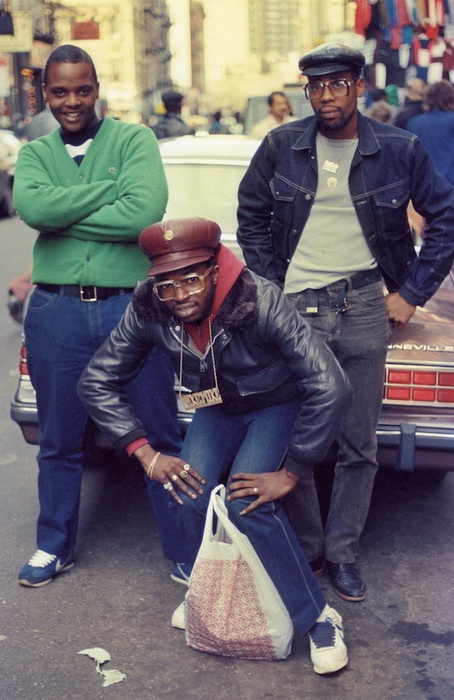 Бруклинские рэперы. Обязательный атрибут - массивные аксессуары Бруклинские рэперы. Обязательный атрибут - массивные аксессуары