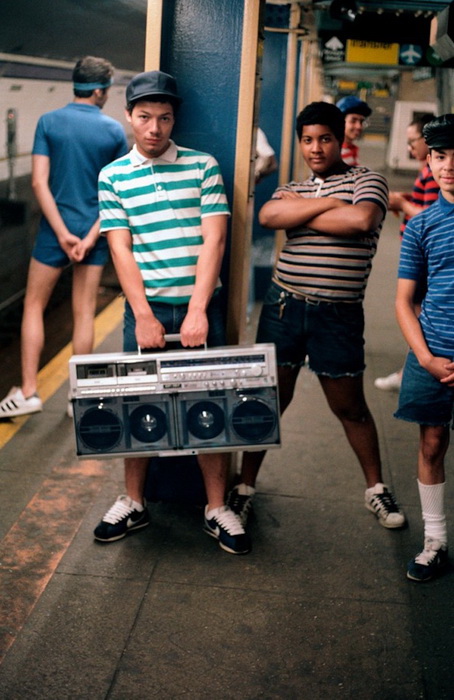 Рэперы с модным бумбоксом Рэперы с модным бумбоксом