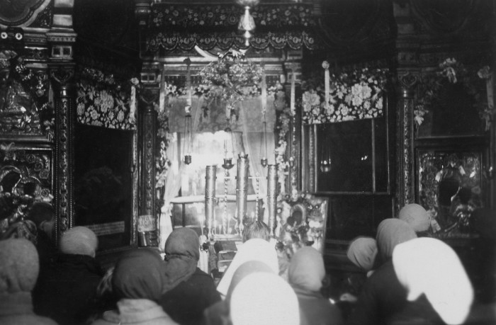 Интерьер одного из храмов Русской Православной Церкви. СССР, Ленинград, 1935 год. Интерьер одного из храмов Русской Православной Церкви. СССР, Ленинград, 1935 год.