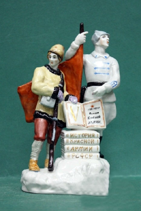 Скульптура посвященная пятилетию Красной Армии. Автор Данько Наталья. Скульптура посвященная пятилетию Красной Армии. Автор Данько Наталья.