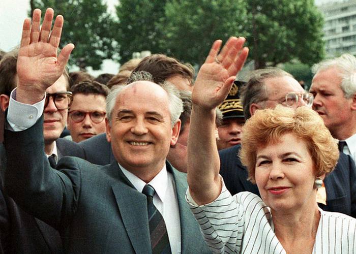 Раиса и Михаил Горбачевы: любовь на фоне карьеры. / Фото: peoples.ru Раиса и Михаил Горбачевы: любовь на фоне карьеры. / Фото: peoples.ru