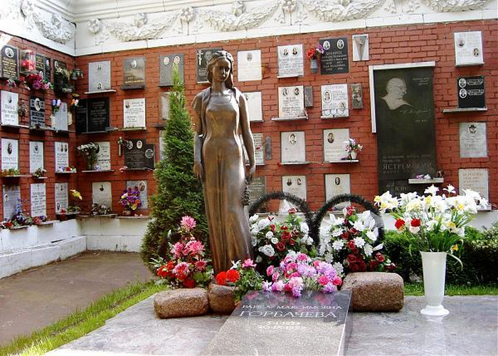 Могила Раисы Максимовны Горбачевой. / Фото: ru.esosedi.org Могила Раисы Максимовны Горбачевой. / Фото: ru.esosedi.org