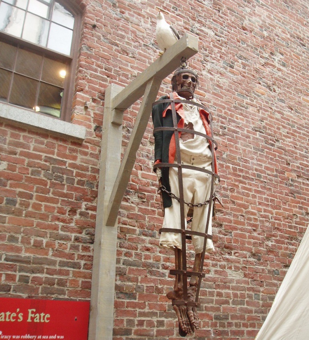 Судьба пойманного пирата. | Фото: flickr.com. Судьба пойманного пирата. | Фото: flickr.com.