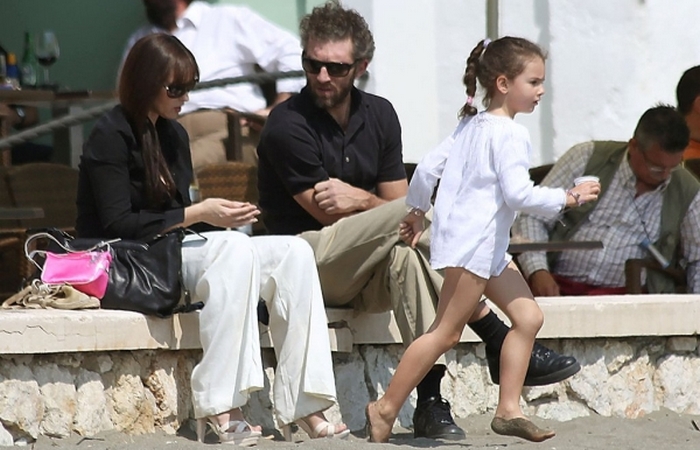 Семья на прогулке. / Фото: shining-stars.ru Семья на прогулке. / Фото: shining-stars.ru