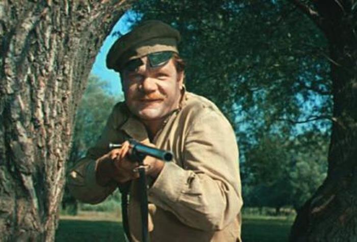 М. Пуговкин в комедии *Свадьба в Малиновке*, 1967 | Фото: subscribe.ru М. Пуговкин в комедии *Свадьба в Малиновке*, 1967 | Фото: subscribe.ru