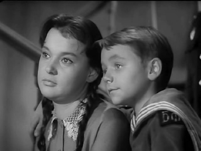 Людмила Гурченко сыграла роль 14-летней Сони Быстровой. | Фото: pinstake.com Людмила Гурченко сыграла роль 14-летней Сони Быстровой. | Фото: pinstake.com