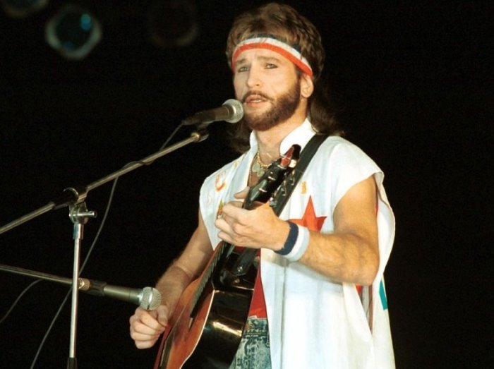 Игорь Тальков на сцене | Фото: makataka.ru Игорь Тальков на сцене | Фото: makataka.ru