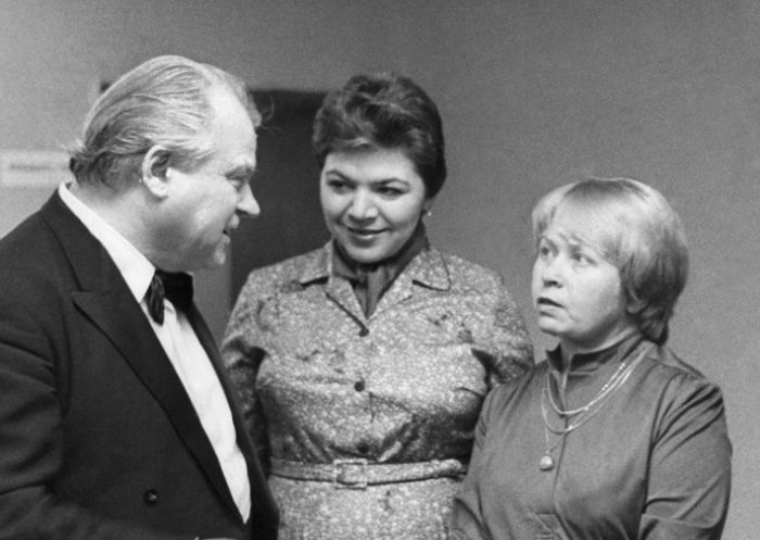 А. Пахмутова с Т. Хренниковым и М. Кристалинской | Фото: realsongz.ru А. Пахмутова с Т. Хренниковым и М. Кристалинской | Фото: realsongz.ru