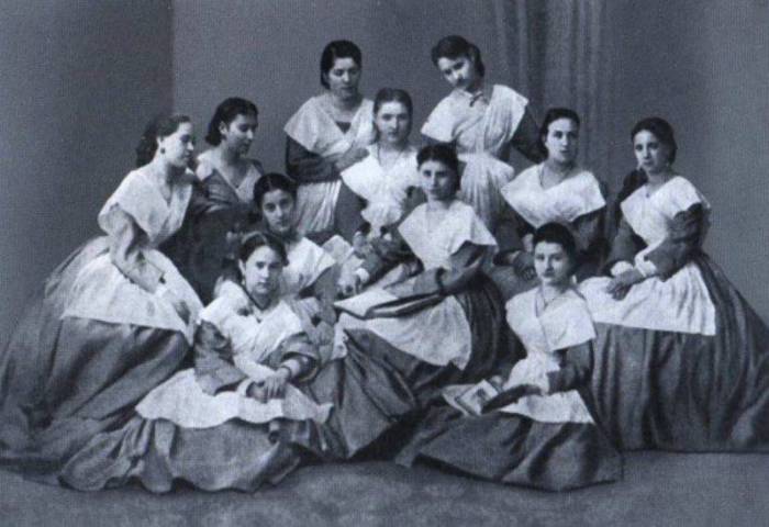 Воспитанницы Петербургского театрального училища. | Фото: liveinternet.ru. Воспитанницы Петербургского театрального училища. | Фото: liveinternet.ru.