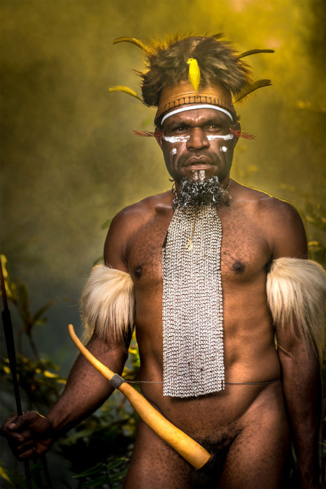 Представитель племени, которое проживает в горах Западной Новой Гвинеи, Индонезия. Представитель племени, которое проживает в горах Западной Новой Гвинеи, Индонезия.