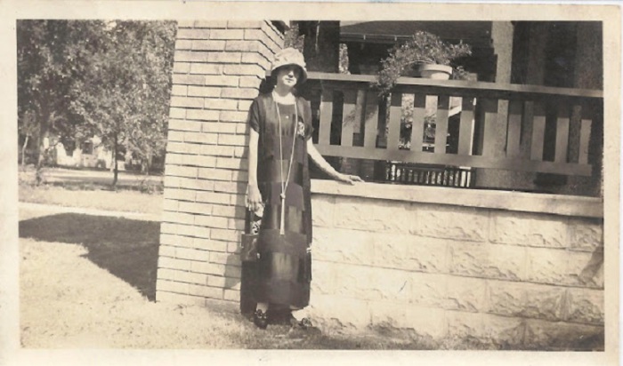 Шляпка с цветочным принтом. Шляпка с цветочным принтом.