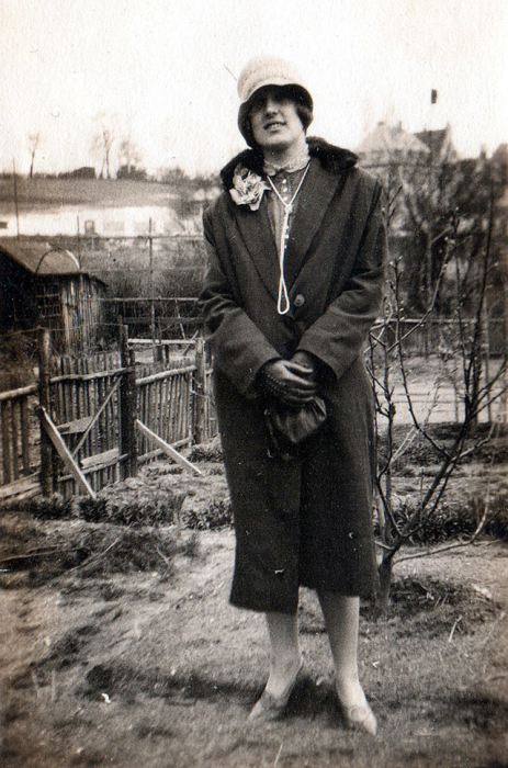 Необычную моду диктовали «золотые двадцатые». Необычную моду диктовали «золотые двадцатые».