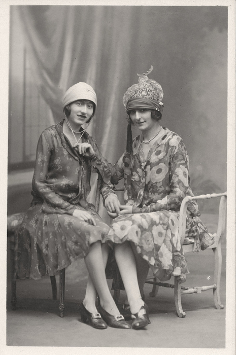 Девушки в неординарных шляпках. Девушки в неординарных шляпках.