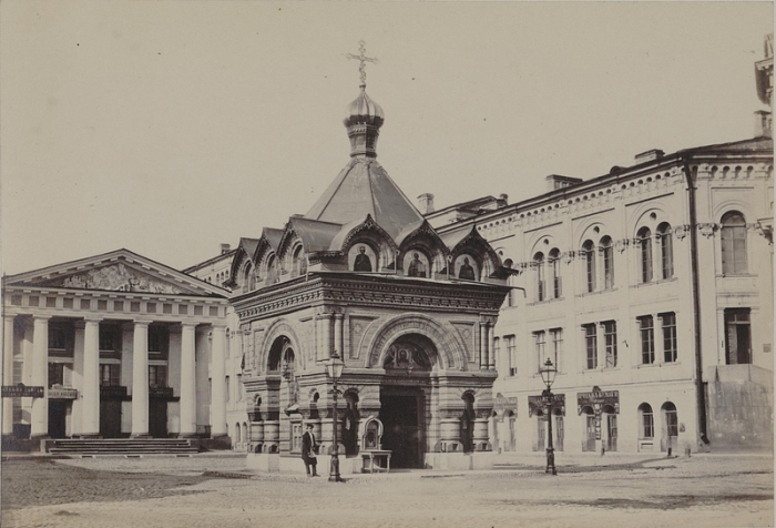 Монастырская часовня на Невском проспекте между Гостиным двором и Городской думой. Монастырская часовня на Невском проспекте между Гостиным двором и Городской думой.