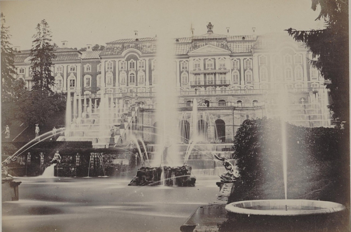 По праву считается самым красивым дворцом Европы. По праву считается самым красивым дворцом Европы.