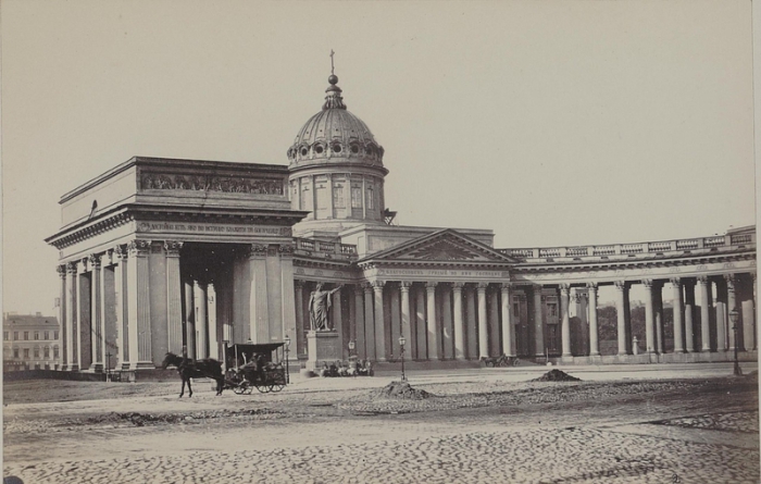 Собор предназначался для перенесения в него древней иконы Казанской Богоматери. Собор предназначался для перенесения в него древней иконы Казанской Богоматери.