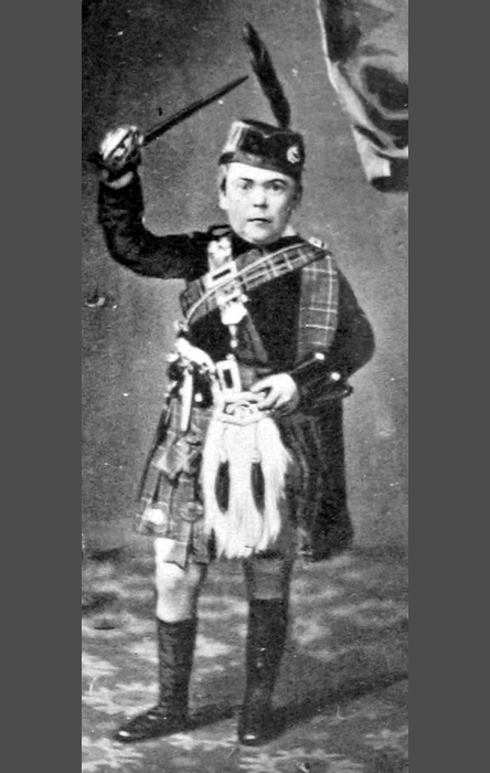 Генерал Том-Там в возрасте 23 лет. Генерал Том-Там в возрасте 23 лет.