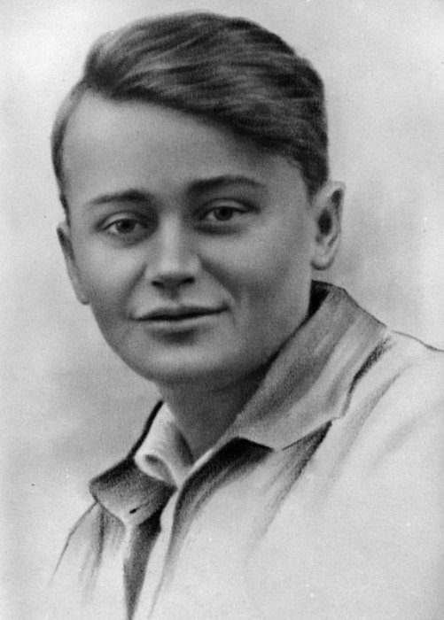 Герой-подпольщик Олег Кошевой Герой-подпольщик Олег Кошевой