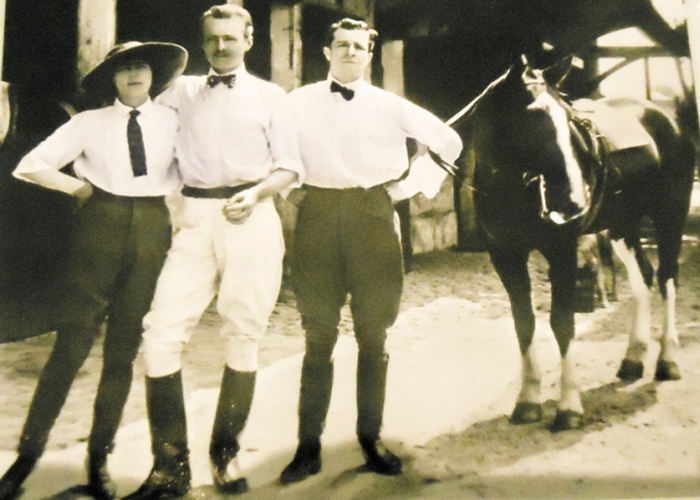 Коко с Кэпелом и Бальсаном. / Фото: vibratorzru.wordpress.com Коко с Кэпелом и Бальсаном. / Фото: vibratorzru.wordpress.com