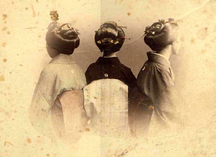 Ученица (майко) с традиционной прической. Ученица (майко) с традиционной прической.