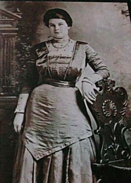 Именно она изобрела в 1917 году электрический нагреватель горячей воды. Именно она изобрела в 1917 году электрический нагреватель горячей воды.