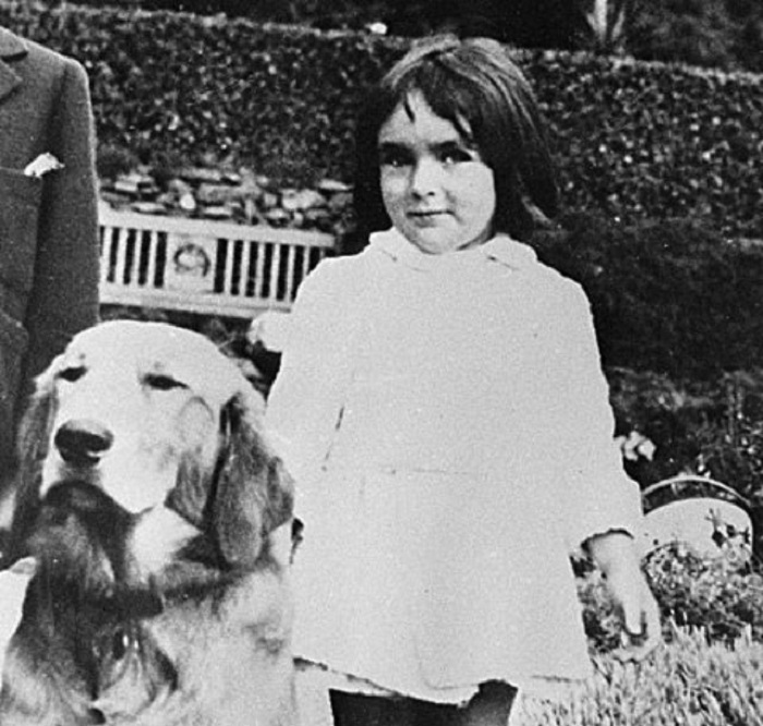 Актриса, чье имя стало настоящим синонимом Голливуда. Актриса, чье имя стало настоящим синонимом Голливуда.