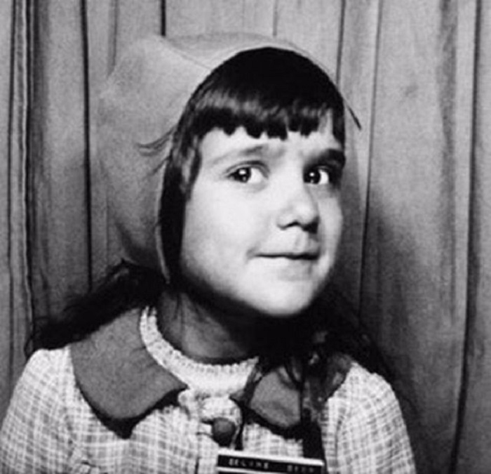 Канадская певица, ставшая звездой еще в подростковом возрасте. Канадская певица, ставшая звездой еще в подростковом возрасте.