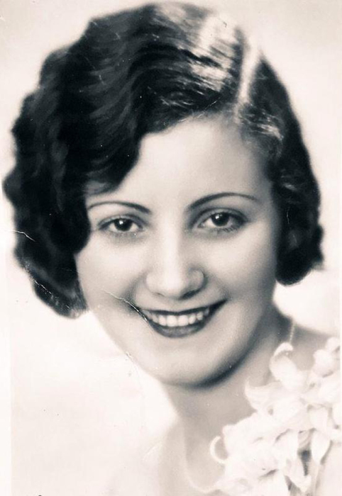 Мода на короткие стрижки с боковым или прямым пробором. Мода на короткие стрижки с боковым или прямым пробором.