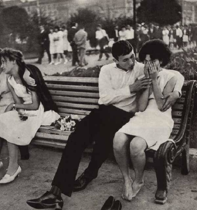 Небольшая размолвка между молодыми людьми. Небольшая размолвка между молодыми людьми.