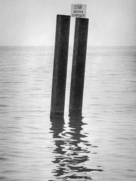 Табличка с надписью «Стой! Проход запрещен» как могла там оказаться?