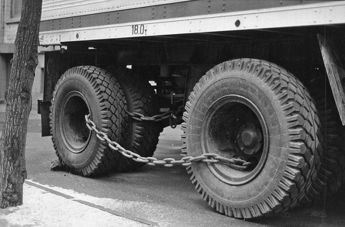 Железная цепь - защита от угона.