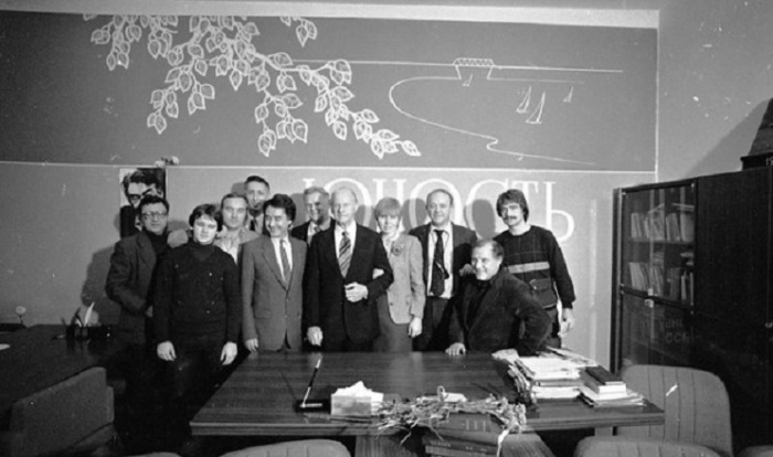 Норвежский ученый Тир Хейердал и Юрий Сенкевич на совместном фото. 1984 год. Норвежский ученый Тир Хейердал и Юрий Сенкевич на совместном фото. 1984 год.