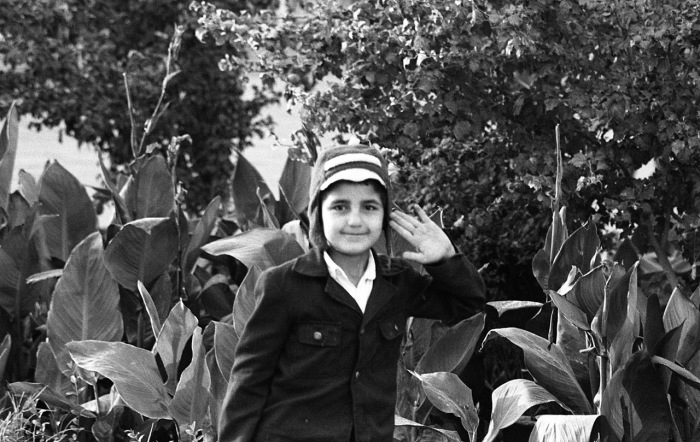 Мальчик отдающий честь. СССР, Узбекистан, Бухара, 1984 год. Мальчик отдающий честь. СССР, Узбекистан, Бухара, 1984 год.