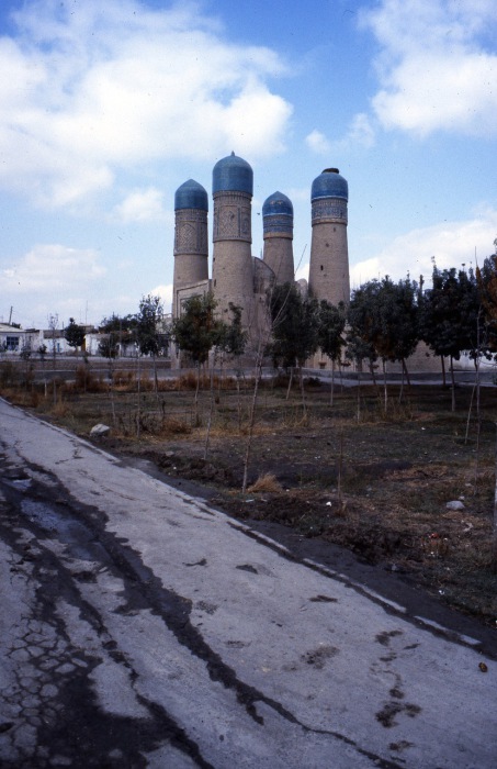 Одна из крупнейших достопримечательностей. СССР, Узбекистан, Бухара, 1984 год. Одна из крупнейших достопримечательностей. СССР, Узбекистан, Бухара, 1984 год.